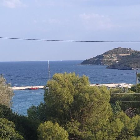 Meltemi Apartments Agia Marina  エクステリア 写真