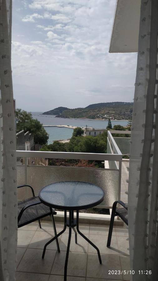 Meltemi Apartments Agia Marina  エクステリア 写真