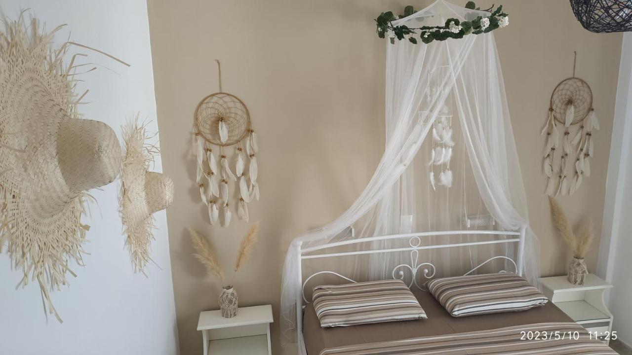 Meltemi Apartments Agia Marina  エクステリア 写真