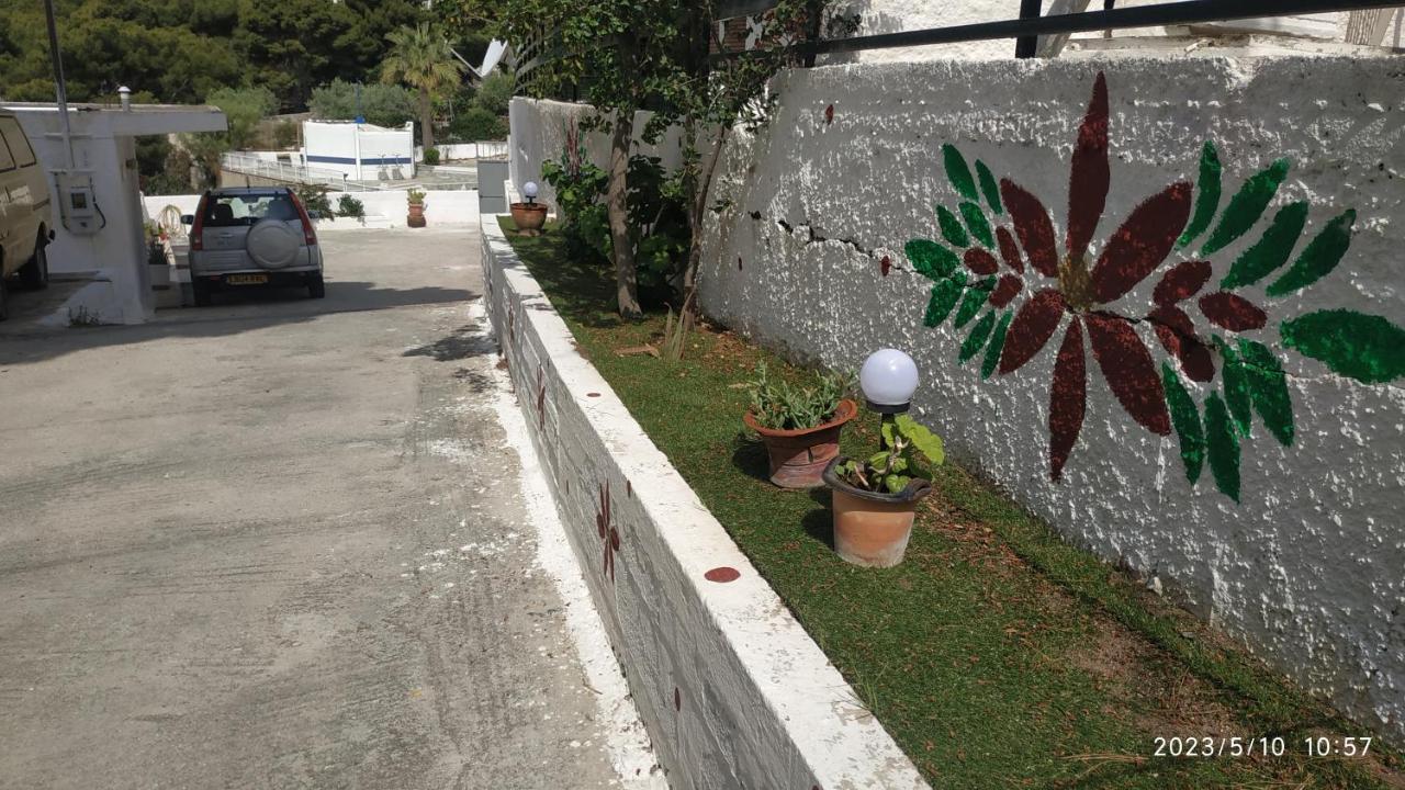 Meltemi Apartments Agia Marina  エクステリア 写真
