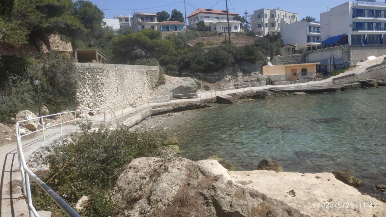 Meltemi Apartments Agia Marina  エクステリア 写真
