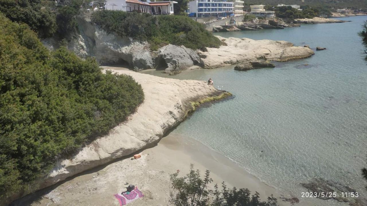 Meltemi Apartments Agia Marina  エクステリア 写真