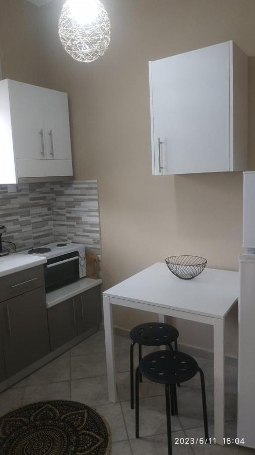 Meltemi Apartments Agia Marina  エクステリア 写真