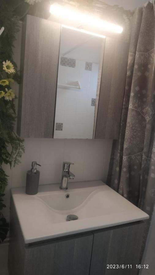 Meltemi Apartments Agia Marina  エクステリア 写真