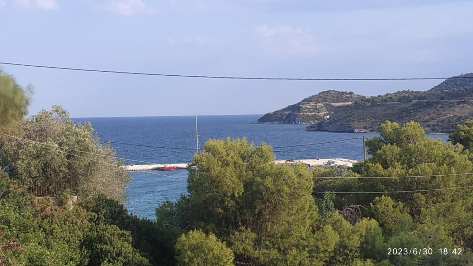 Meltemi Apartments Agia Marina  エクステリア 写真